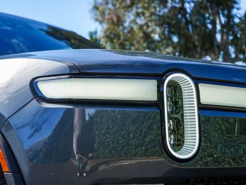 Used 2023 Rivian R1S Adventure AWD/4WD image 10