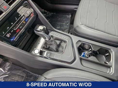 New 2025 Volkswagen Taos SE FWD image 15