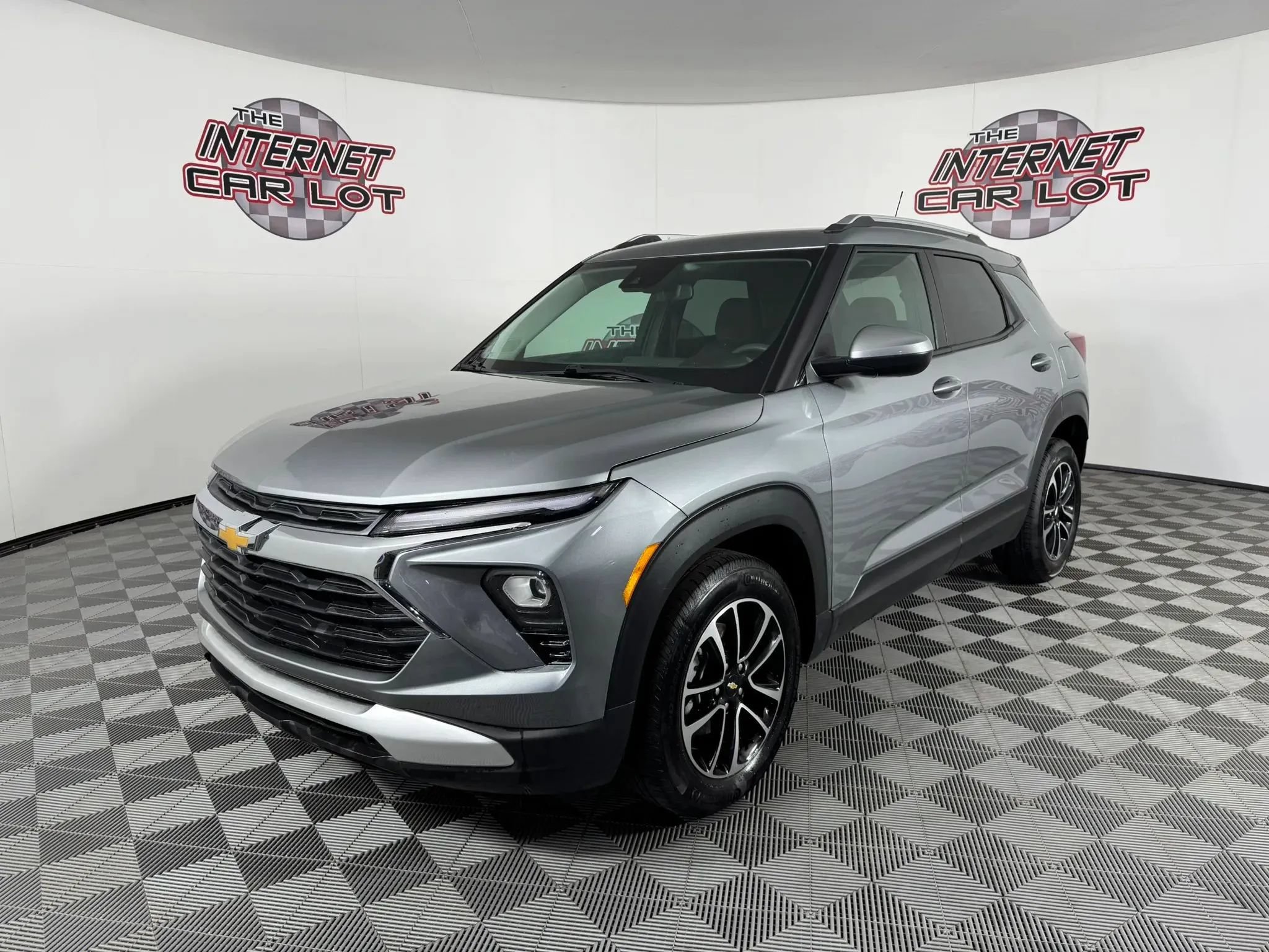 Used 2025 Chevrolet TrailBlazer LT FWD image 3