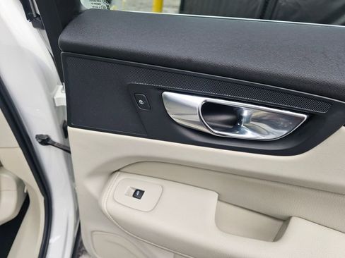 Used 2021 Volvo XC60 T5 Momentum image 10