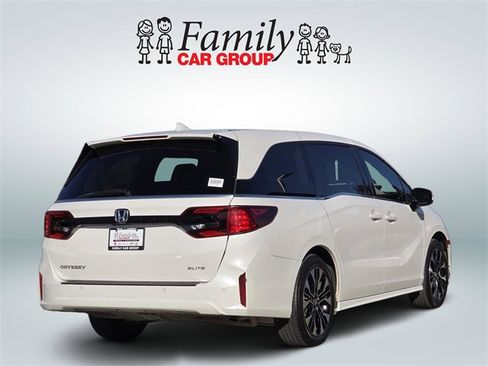 Used 2025 Honda Odyssey Elite image 4