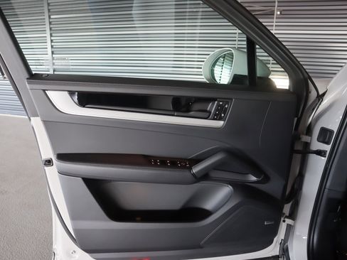 Used 2026 Porsche Cayenne S image 23