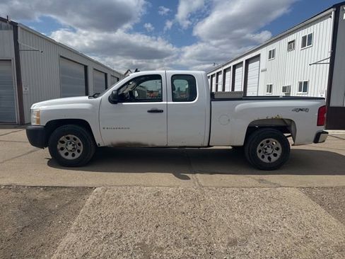 Used 2008 Chevrolet Silverado 1500 W/T AWD/4WD image 3