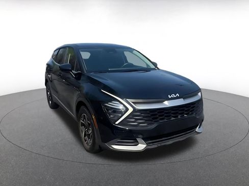 Used 2025 Kia Sportage LX image 3