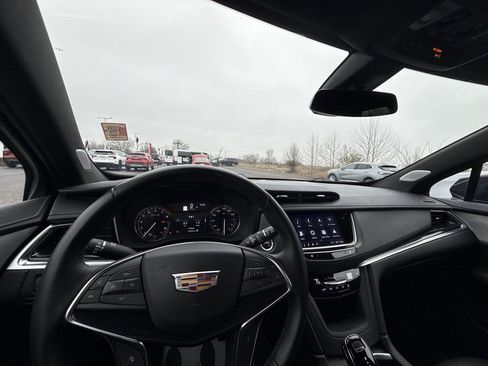 Used 2025 Cadillac XT5 Premium Luxury image 16