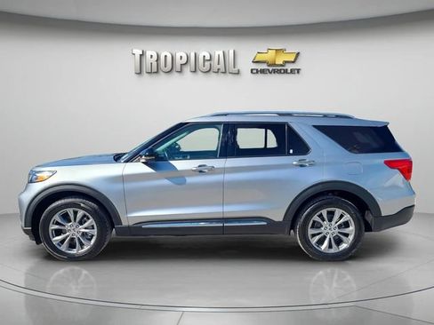 Used 2023 Ford Explorer Limited w/ Equipment Group 301A AWD/4WD image 2