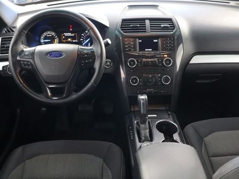 Used 2017 Ford Explorer XLT AWD/4WD image 2