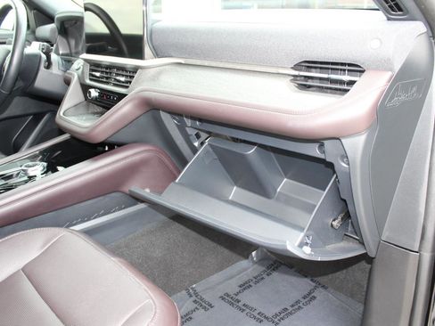Used 2025 Ford Explorer Platinum w/ LUX Leather Package AWD/4WD image 78