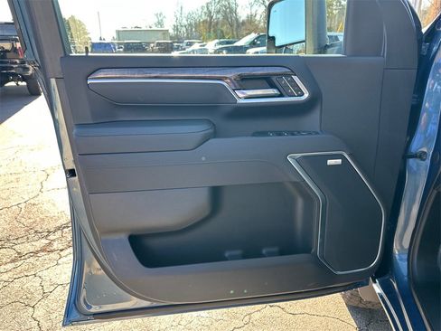 Used 2025 Chevrolet Silverado 2500 LTZ w/ LTZ Premium Package image 11