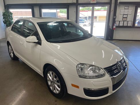 Used 2010 Volkswagen Jetta Limited Edition FWD image 19