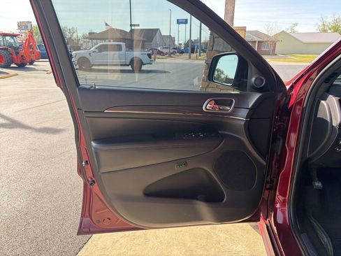 Used 2020 Jeep Grand Cherokee Limited X image 9