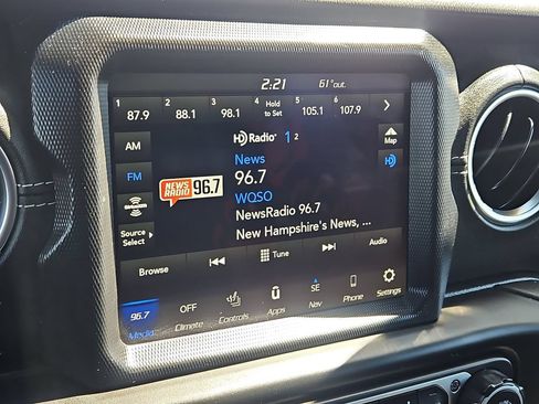 Used 2023 Jeep Wrangler Unlimited Sahara w/ Cold Weather Group AWD/4WD image 29
