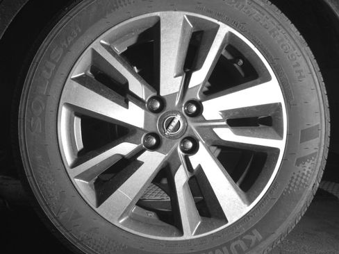 Used 2025 Nissan Versa SV image 14