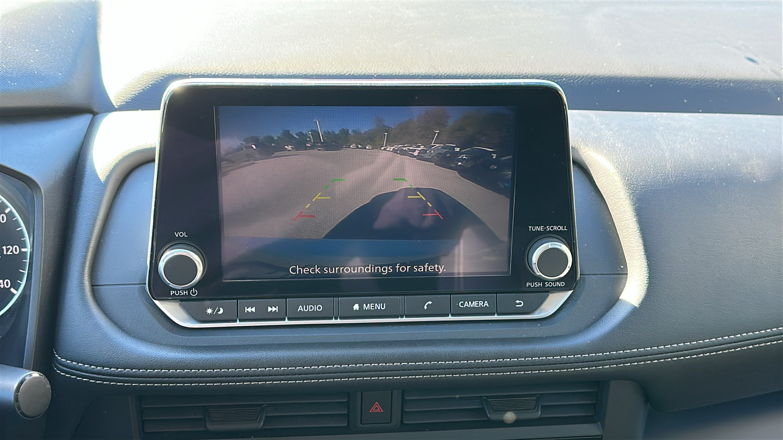 Used 2024 Nissan Rogue S AWD/4WD image 18