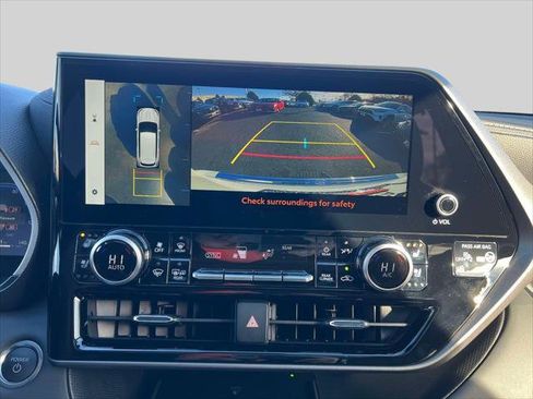 Certified 2025 Toyota Highlander Limited image 28