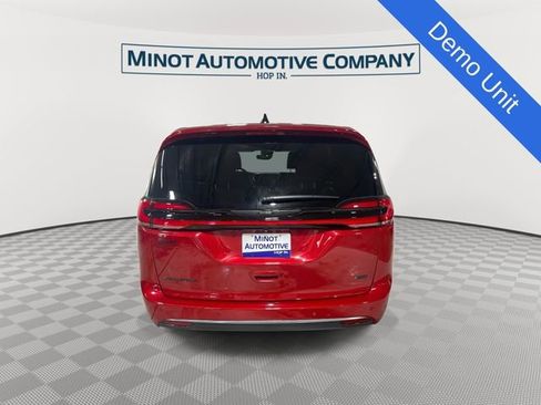 New 2026 Chrysler Pacifica Select image 7