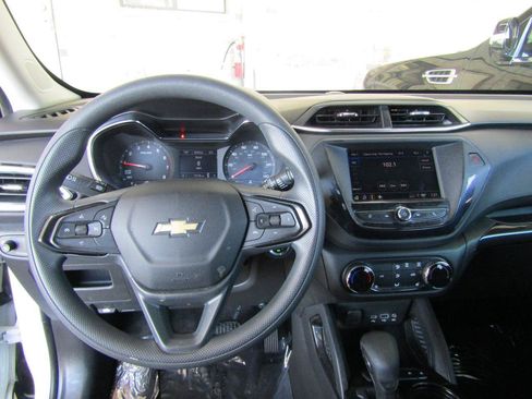 Used 2023 Chevrolet TrailBlazer LT FWD image 15