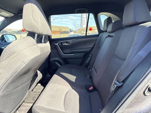 Used 2022 Toyota RAV4 SE image 9