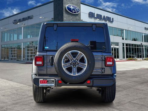 Used 2022 Jeep Wrangler Unlimited Sahara image 5