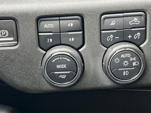 Used 2022 Chevrolet Silverado 1500 High Country w/ High Country Premium Package image 36