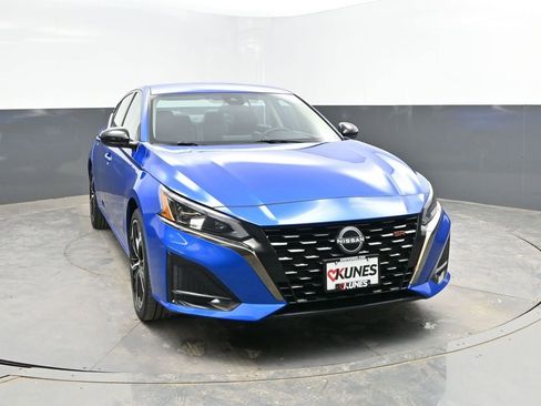 Used 2025 Nissan Altima 2.5 SR image 4