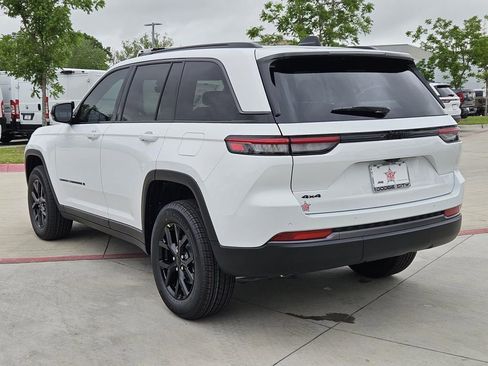 New 2026 Jeep Grand Cherokee Altitude AWD/4WD image 3