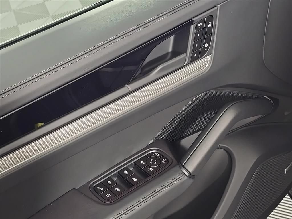Certified 2026 Porsche Cayenne E-Hybrid AWD/4WD image 16
