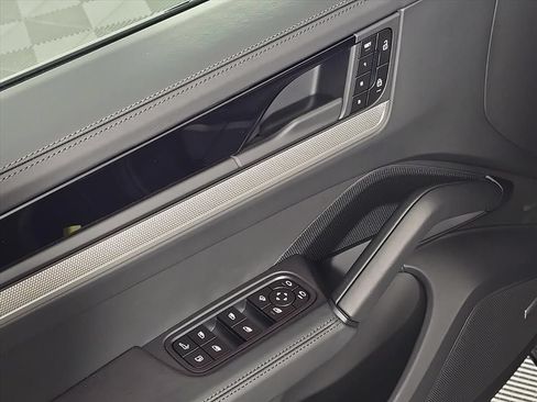 Certified 2026 Porsche Cayenne E-Hybrid AWD/4WD image 16