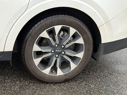 Used 2017 Kia Sedona LX image 12