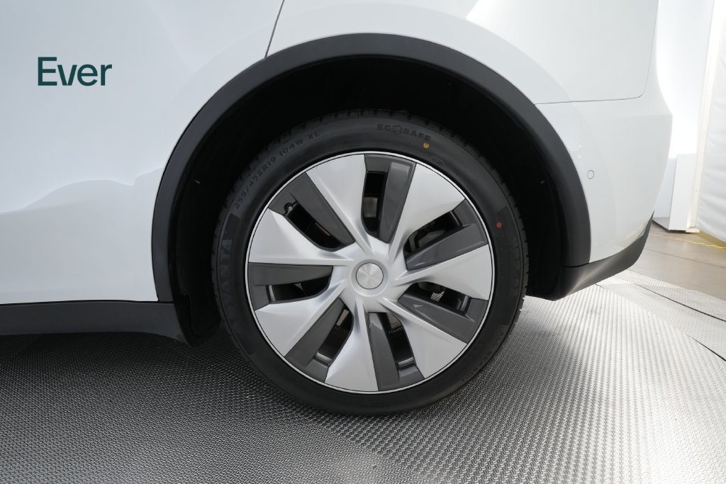 Used 2022 Tesla Model Y Long Range AWD/4WD image 19