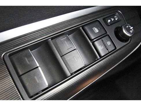 Used 2021 Toyota Venza XLE w/ Softex Package AWD/4WD image 21