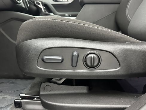 Used 2025 Chevrolet Blazer LT image 10