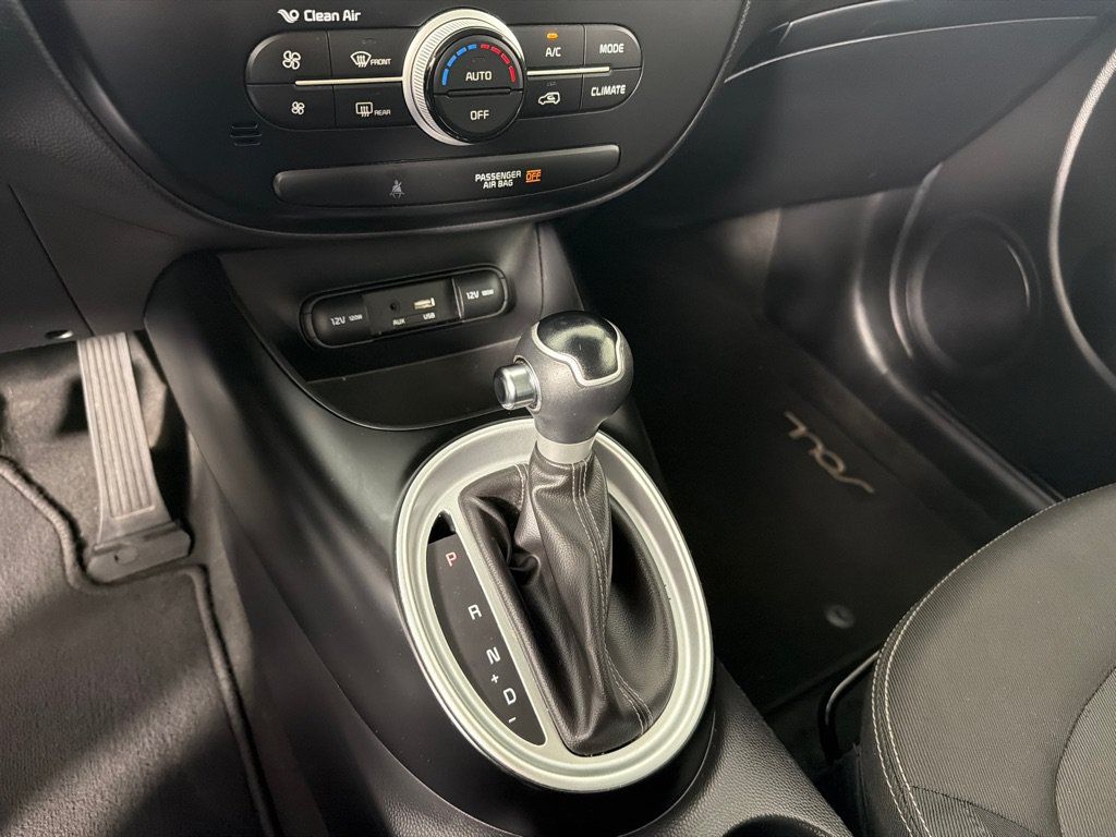 Used 2018 Kia Soul + FWD image 17