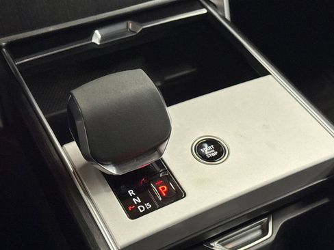 New 2026 Land Rover Range Rover Long Wheelbase SE image 18