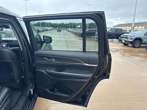 Used 2023 Jeep Grand Cherokee L Limited AWD/4WD image 13