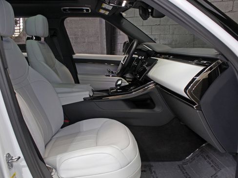 Used 2025 Land Rover Range Rover Sport SE AWD/4WD image 48