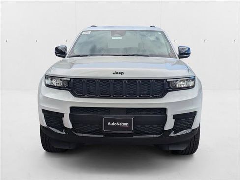 New 2025 Jeep Grand Cherokee L Laredo image 6