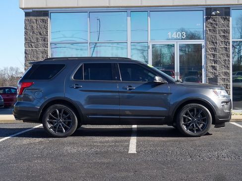 Used 2018 Ford Explorer XLT w/ Equipment Group 202A image 2