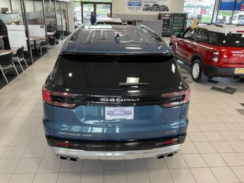 Used 2025 GMC Acadia Denali w/ Super Cruise Package AWD/4WD image 12