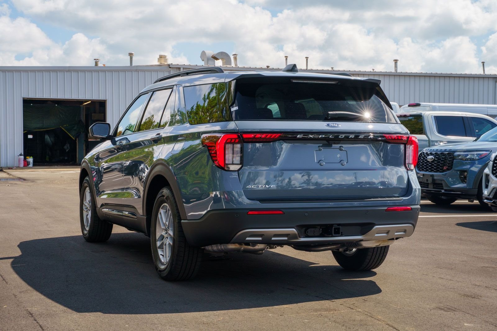 New 2026 Ford Explorer Active w/ Active Comfort Package RWD image 4