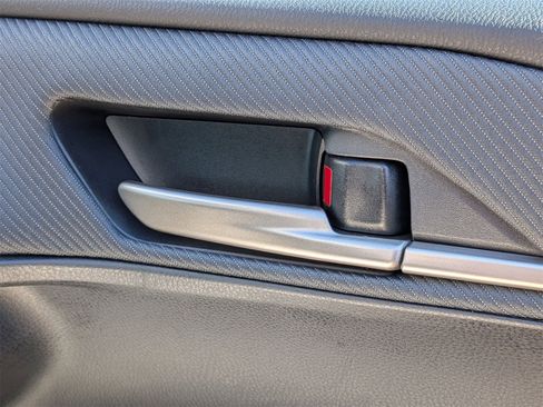 Used 2025 Toyota Camry SE image 35