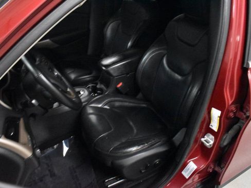 Used 2017 Jeep Cherokee Limited image 13