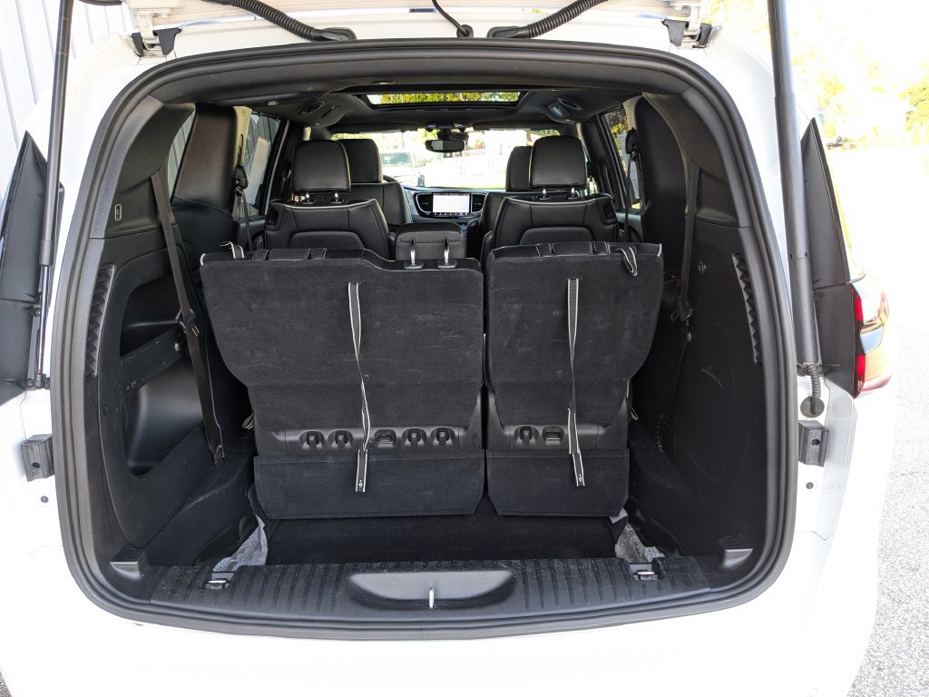 Used 2025 Chrysler Pacifica Limited FWD image 31