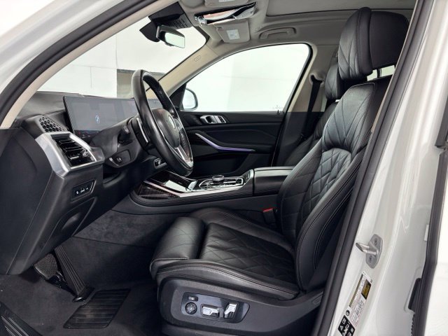 Used 2025 BMW X7 xDrive40i w/ Premium Package AWD/4WD image 11