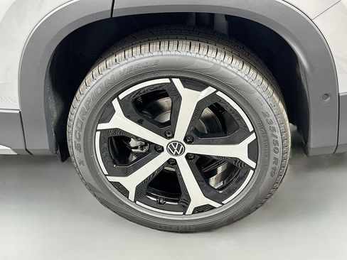 New 2026 Volkswagen Tiguan SE AWD/4WD image 8