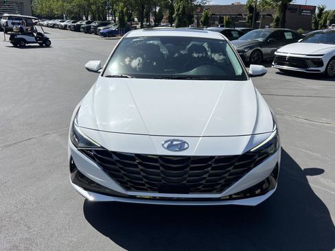 Certified 2023 Hyundai Elantra Limited w/ Preferred Accessory Package FWD image 3