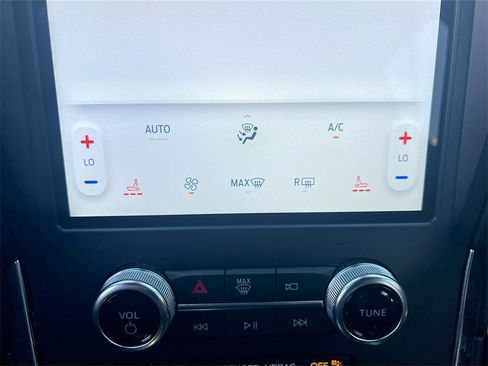 Used 2023 Ford Edge ST image 20