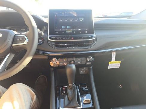 New 2026 Jeep Compass Latitude image 22