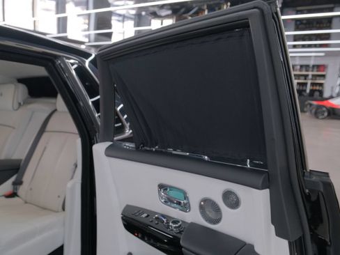 Used 2022 Rolls-Royce Phantom Sedan w/ The Phantom Package RWD image 45