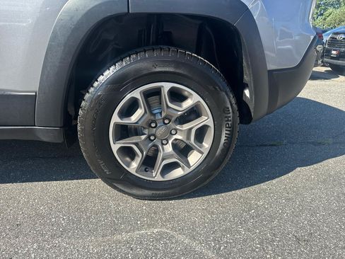 Used 2021 Jeep Cherokee Trailhawk AWD/4WD image 19